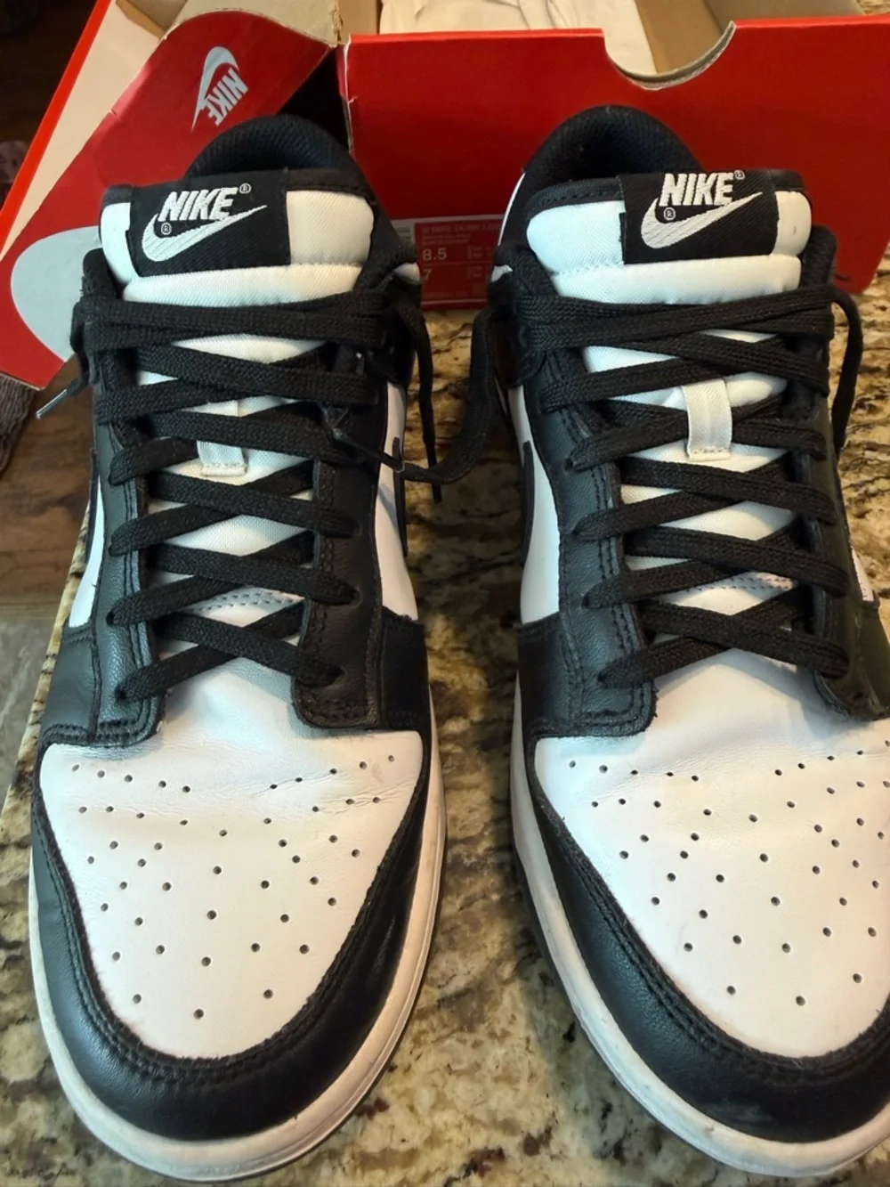 Nike Panda Dunks - Picture 1 of 3